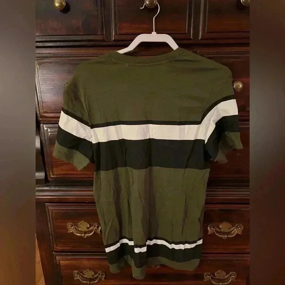 Men’s Size Medium Guess Shirt NWT - Picture 3 of 3